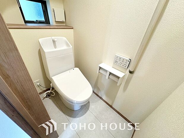 清潔な空間であって頂けますように、目に留まるだけではなく汚れをふき取り易いフロアと壁紙をチョイス。
