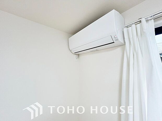 エアコンは空気を汚さず場所も取らないので、お部屋を広く使えます。設置工事などの初期費用がカットできるのは嬉しいですね。