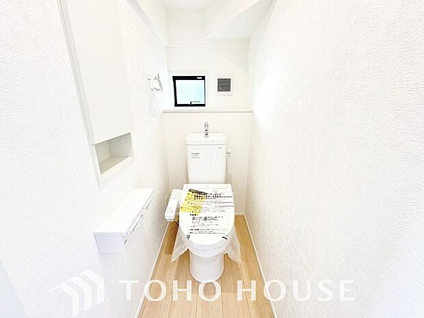 十分な広さと清潔感のあるカラーで纏まったおトイレ。時間に余裕とゆとりを持たせます。