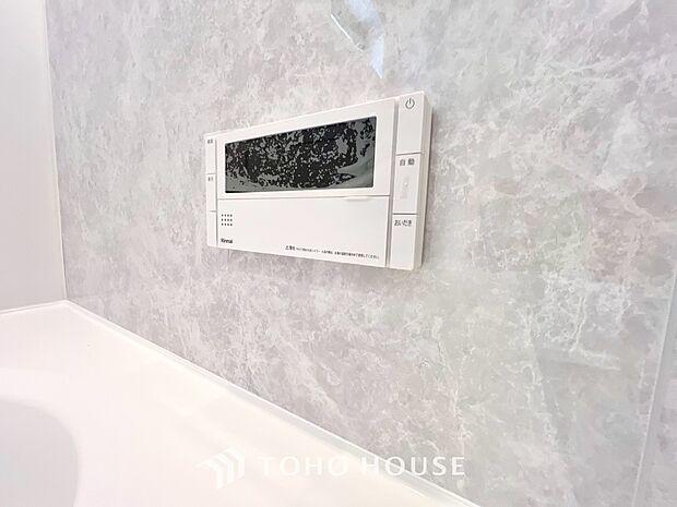 スイッチ一つでお湯張りから保温、追い焚きまで自動で行う高機能システムバス。家事の手間を減らし、家族全員がいつでも温かいお風呂に入れます。毎日の疲れを癒やす、快適な充実設備を、ぜひ現地でお確かめ下さい。