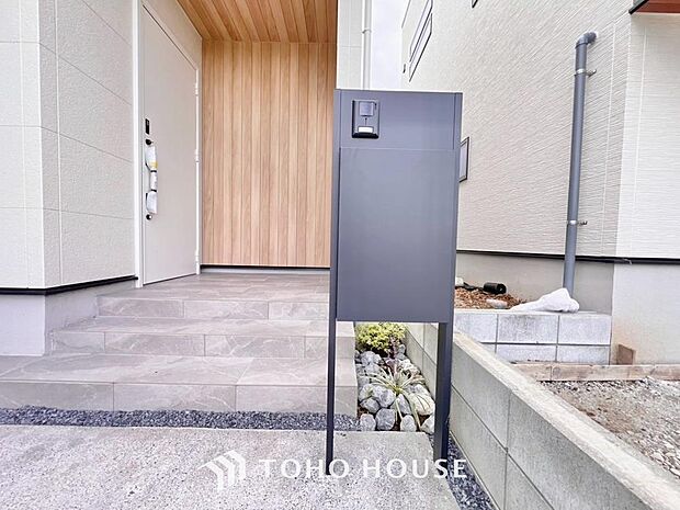 留守でも荷物が受け取れるため、共働きで昼間の宅配物の受け取りが困難な世帯や、インターネットショッピング等の通信販売をよく利用する人にニーズが高まっている。