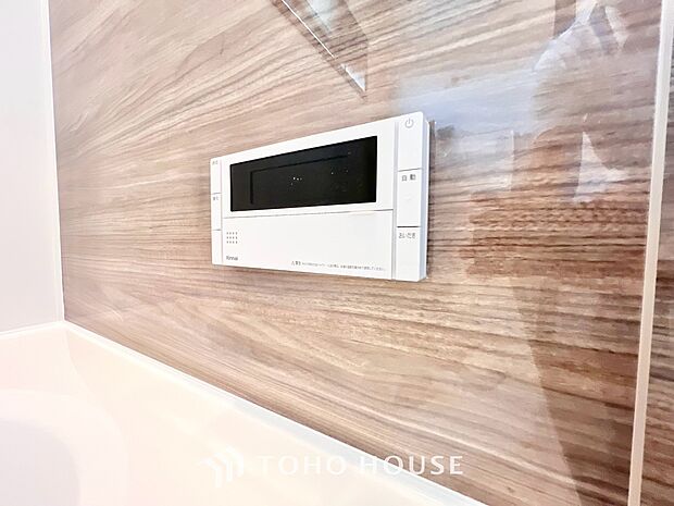 スイッチ一つでお湯張りから保温、追い焚きまで自動で行う高機能システムバス。家事の手間を減らし、家族全員がいつでも温かいお風呂に入れます。毎日の疲れを癒やす、快適な充実設備を、ぜひ現地でお確かめ下さい。