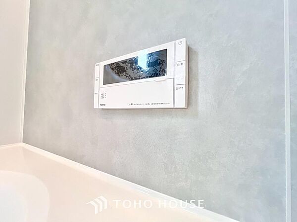 スイッチ1つで一定量の湯を浴槽に張ったり保温や追い焚きをすることができる機能は何かと便利です。仕事帰りや育児で忙しい時間帯でも、手軽に温かいお風呂を用意できます。日々の疲れを癒やす快適なバスタイムを。