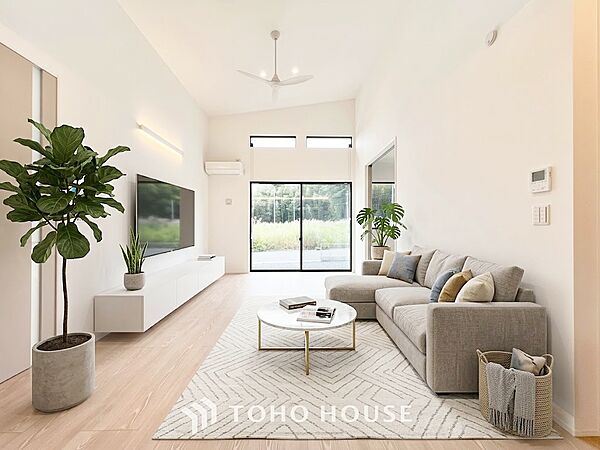 造りこんだ空間演出の妙が生み出す光と質のハーモニーは、この住宅のクオリティの良さを深く実感させてくれます。洗練された意匠が織りなす、贅沢で心地よい日々の暮らしをご体感ください。※家具・家電はＣＧです。