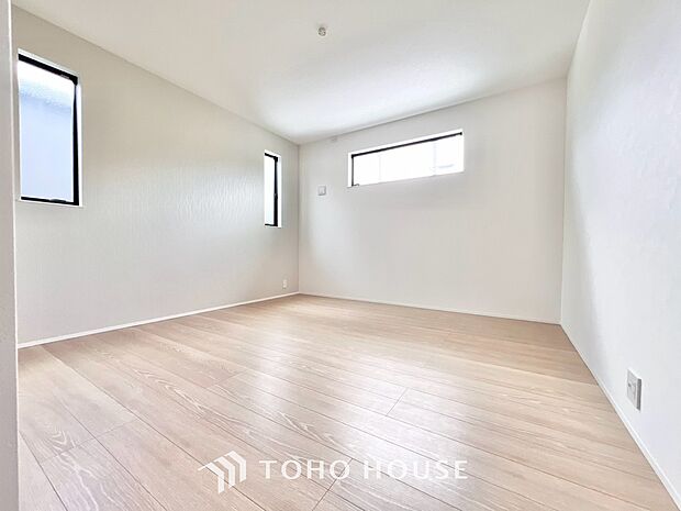 お子様の心と身体を見守る子供部屋。小さな自立心を育むお部屋作りを見越してぜひご覧ください。成長に合わせたレイアウト変更もしやすく、のびのびと過ごせる工夫が詰まった、家族の未来に寄り添う快適な空間です。