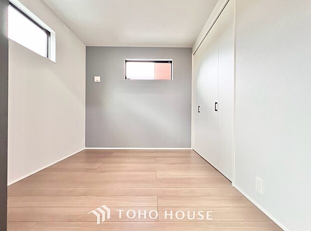 お子様の心と身体を見守る子供部屋。小さな自立心を育むお部屋作りを見越してぜひご覧ください。成長に合わせたレイアウト変更もしやすく、のびのびと過ごせる工夫が詰まった、家族の未来に寄り添う快適な空間です。