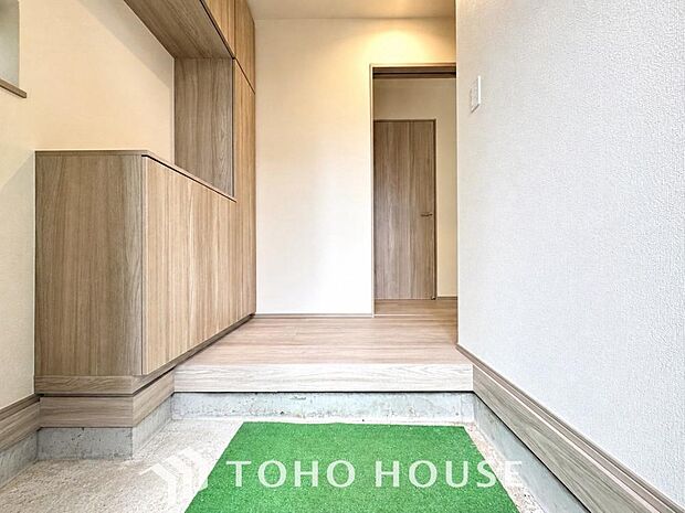 ただいま、おかえり。新居で交わす家族同士の何気ないやり取りがただ何となく嬉しいんです。そんな日々の小さな幸せを積み重ねながら、家族の絆がぐっと深まる、温もりあふれる理想の暮らしをこの地で始めませんか。