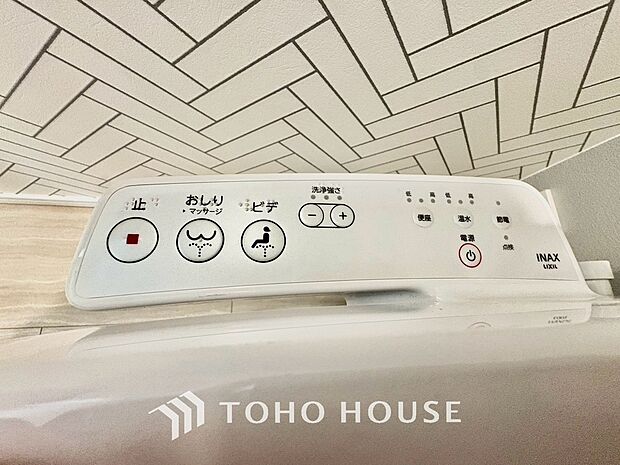 毎日使うトイレには快適な温水洗浄便座を完備しています。清潔感のあるプライベート空間で日々の生活に心地よいゆとりをプラス。毎日の暮らしをさらに一段と快適にしてくれる、嬉しいこだわり設備仕様の住まいです。