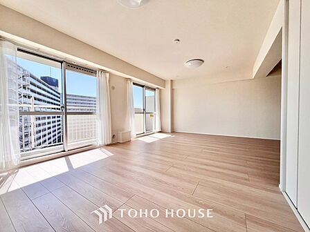 明るく広々としたリビングは、どこにいても家族の気配を感じられる空間に。自然と笑顔が集まり、会話が弾む工夫が随所に施されています。心地よい開放感の中で、かけがえのない団らんの時間をゆったりと楽しめます。