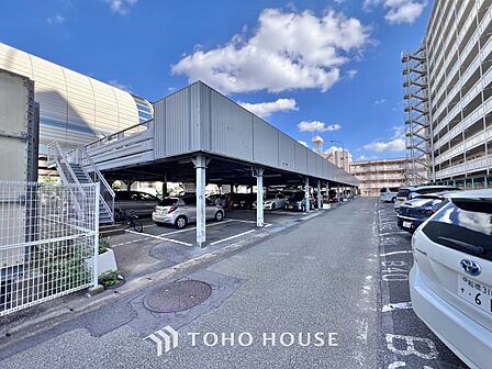 ここから始まる日常にはご家族にとって大切な時間となります。だからこそ少しでも豊かに、少しでも快適に。住む人の幸せを第一に考え、細部までこだわり抜かれたこの住まいで、新しい暮らしの扉を開けてみませんか。