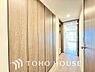 室内：白を基調とした室内は、明るい住空間を造り出すだけでなく清潔感をもたらしてくれます。どんな家具とも合わせやすく、お好みのインテリアで自分らしい空間演出を楽しめるのも、白をベースにした間取りの魅力ですね。