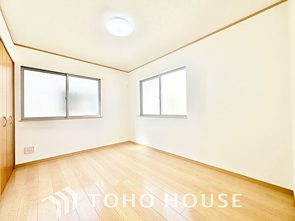 お子様の心と身体を見守る子供部屋として、小さな自立心を育むお部屋作り、を見越してご覧下さい。プライベートな時間を大切にしながら、のびのびと自分らしさを育み、健やかに成長できる、快適な空間を実現します。