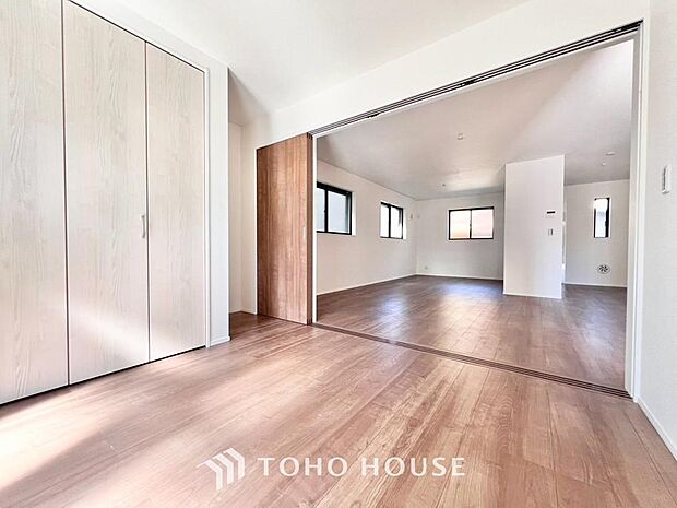一日の疲れを癒やしてくれる主寝室。時を忘れて過ごす場所として過ごせるお部屋。