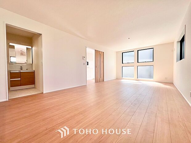 造りこんだ空間演出の妙が生み出す光と質のハーモニーはこの住宅のクオリティの良さを実感させてくれます。