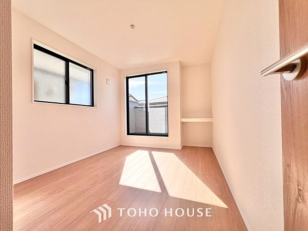 一日の疲れを癒やしてくれる主寝室。時を忘れて過ごす場所として過ごせるお部屋。