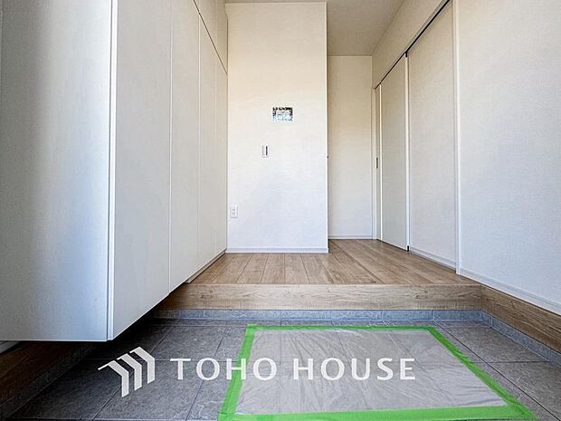 温かみのある色合いでデザインされた玄関は、優しい雰囲気です。帰りたくなる、安息の住まいです。
