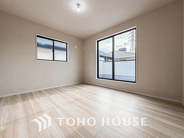 一日の疲れを癒やしてくれる主寝室。時を忘れて過ごす場所として過ごせるお部屋。