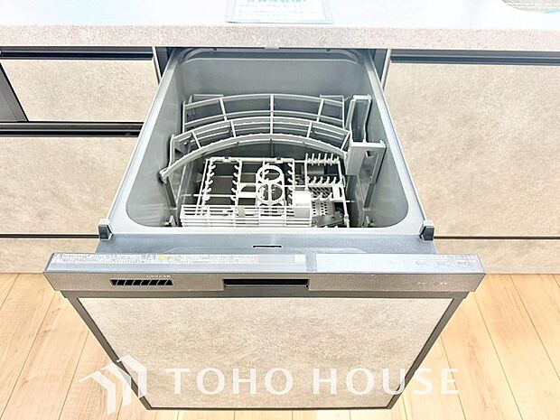 高温水や高圧水流を使う事で効率よく食器洗浄できます。殺菌効果も高いので哺乳瓶等を洗う際にも便利です。