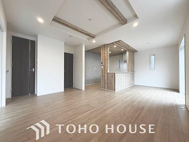造りこんだ空間演出の妙が生み出す光と質のハーモニーはこの住宅のクオリティの良さを実感させてくれます。