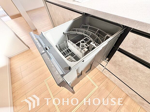 高温水や高圧水流を使う事で効率よく食器洗浄できます。殺菌効果も高いので哺乳瓶等を洗う際にも便利です。