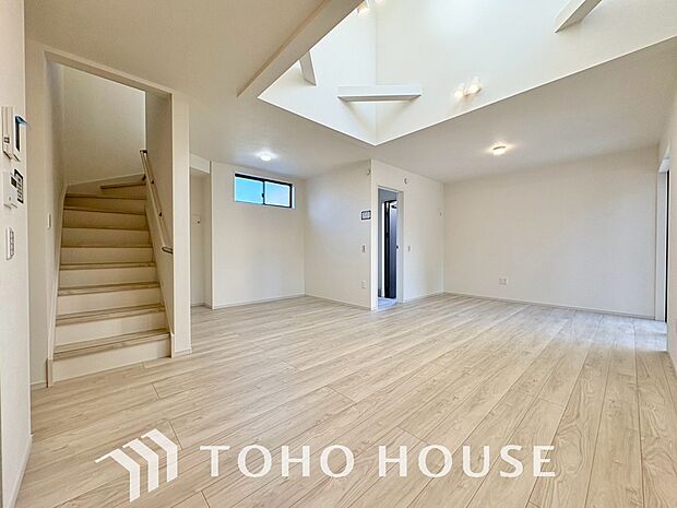 造りこんだ空間演出の妙が生み出す光と質のハーモニーはこの住宅のクオリティの良さを実感させてくれます。