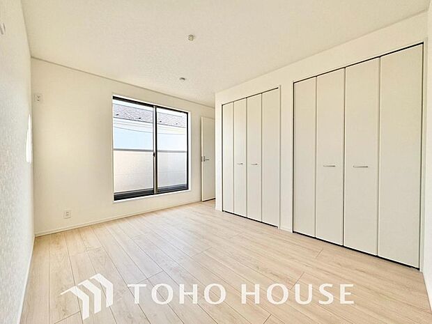 一日の疲れを癒やしてくれる主寝室。時を忘れて過ごす場所として過ごせるお部屋。