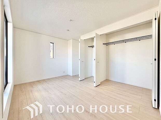 一日の疲れを癒やしてくれる主寝室。時を忘れて過ごす場所として過ごせるお部屋。