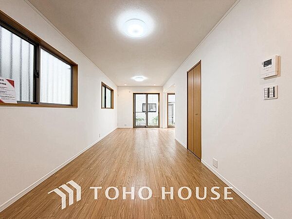 光が注がれる青い空から鮮やかに赤色にゆっくりと染まる。そんな優しい時間がここでは流れてゆく。