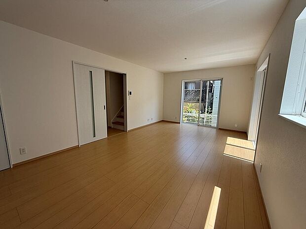 約18帖のLDKはご家族一同がリラックスできる空間になっています。