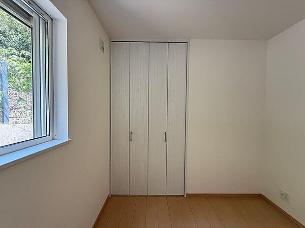 2階には約4.5〜6.0帖の洋室が計4つあり、それぞれにクローゼットが完備しています。