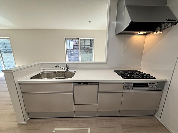 食洗器付のカウンターキッチンからはLDKが一望できます。