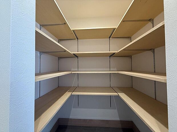 玄関にはありがたいシューズインクローゼット付です。