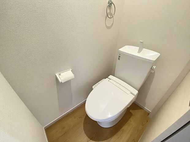 1階2階にトイレあり。混雑する朝にも助かりますね！