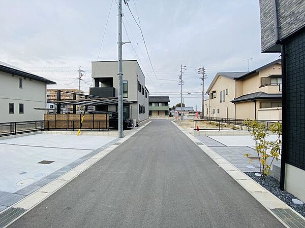 小学校も近いため、低学年のお子様の通学も安心です♪