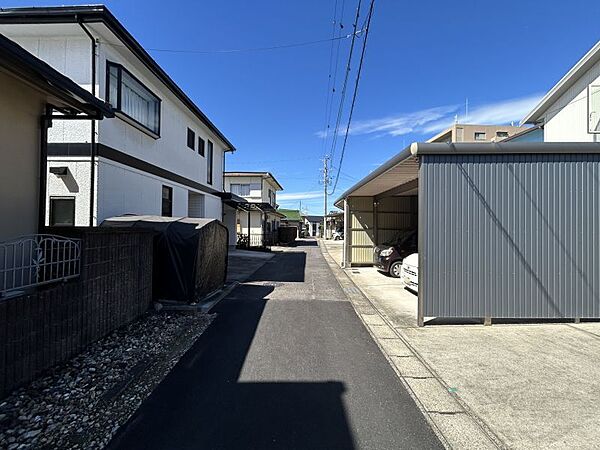 周辺は閑静な住宅街で、落ち着いた住環境が魅力です♪