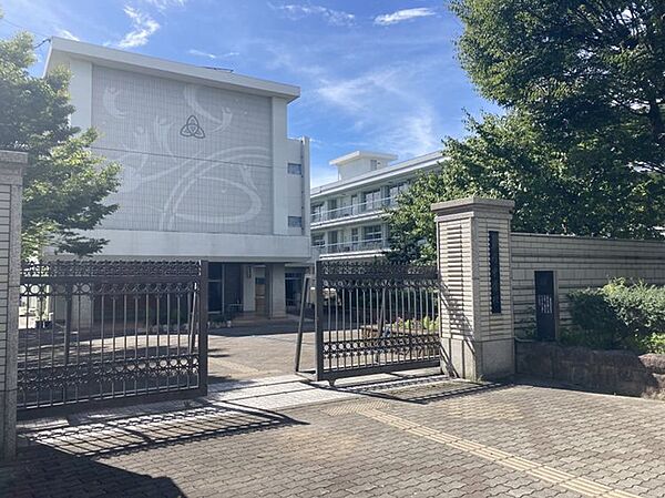 三好中学校まで623m、徒歩約8分