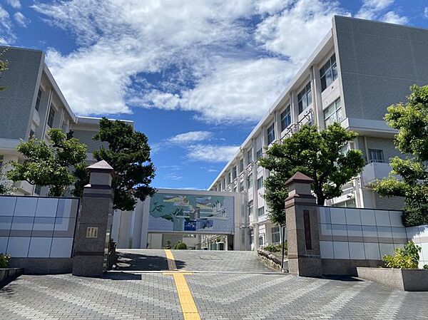 北中学校まで　1200m　徒歩約15分●教育目標「心豊かで仲間を思いやり、地域と共に成長する生徒の育成」。校訓「知性」「探求」「実践」【2021年4月7日時点】在校生徒数501名