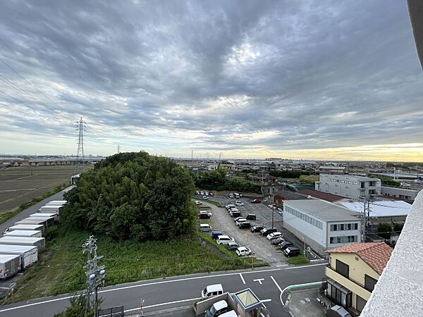 角部屋ならではの開放感！最上階からの眺望と心地よい風が魅力です♪