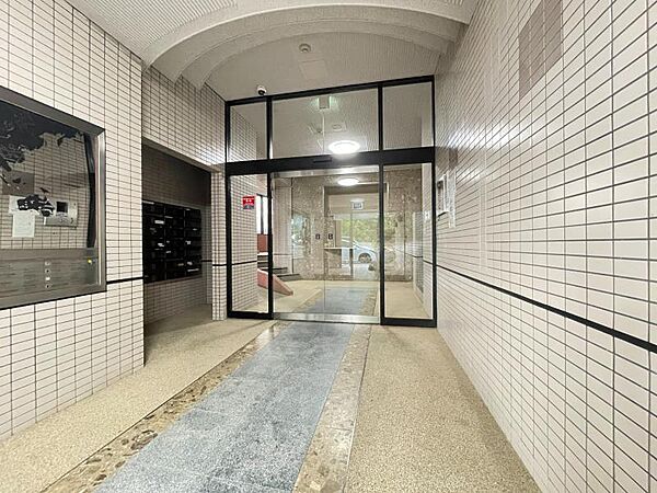 オートロック＆カラーモニター付きインターホン完備で防犯面も配慮されています♪