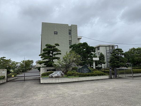 南中学校まで1061m　徒歩約14分