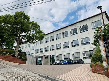 御幸山中学校まで 1028m 徒歩約13分●学校努力点「他者を思いやりともに夢を描く」