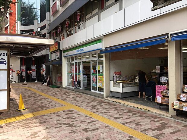 ファミリーマート成増駅前店（1395m）