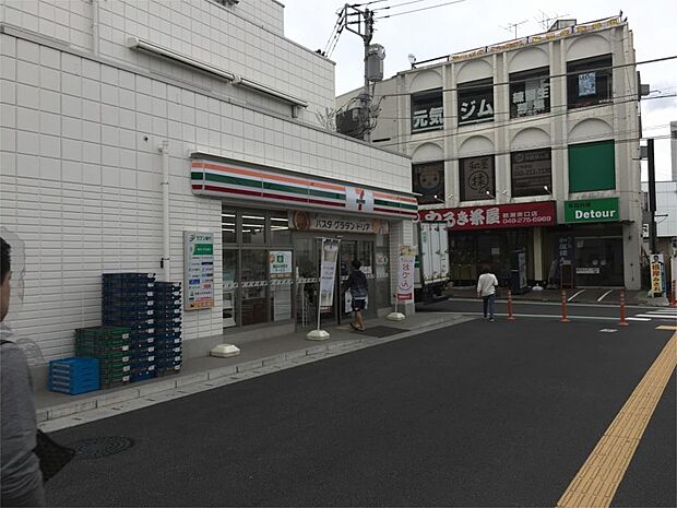 セブンイレブン鶴瀬駅東口店（611m）