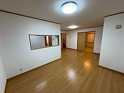 浦和区大東1丁目 4LDKのリビング/ダイニング