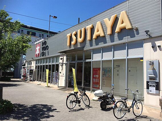TSUTAYA...