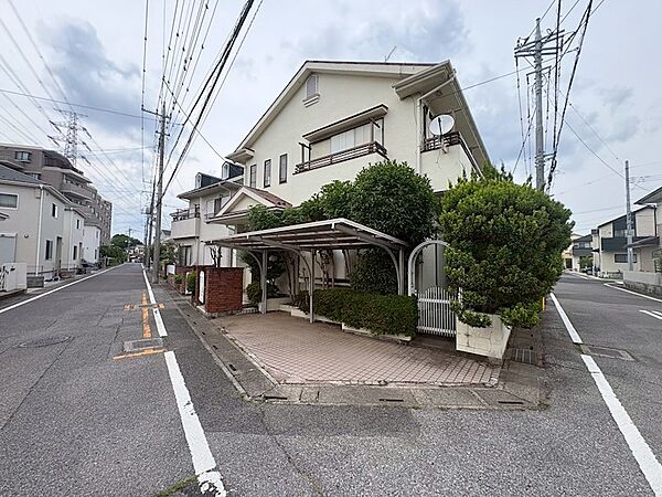 前面道路含む外観
