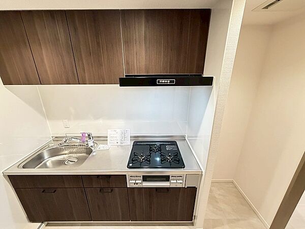 木目調のシステムキッチン