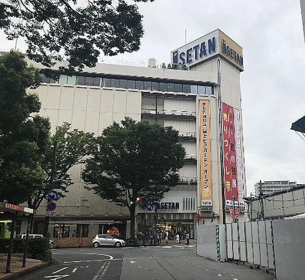伊勢丹浦和店（1552m）