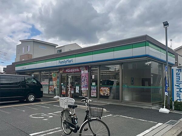 ファミリーマート さいたま栄和五丁目店（2301m）