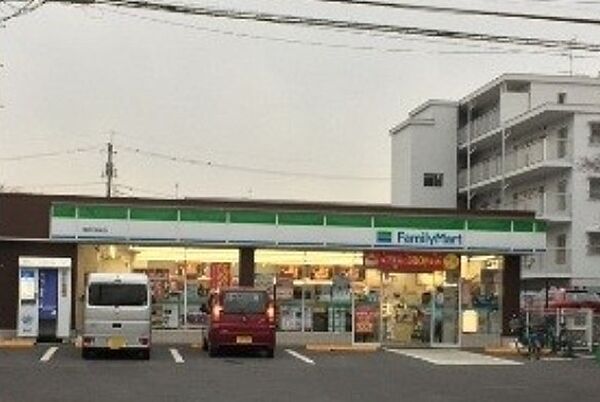 ファミリーマート 東所沢駅前店（1424m）